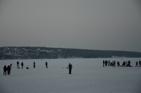 Many people walking, ice skating or playing ice hockey on the frozen lake surface. There won't be a chance to do these in 2 days' time, when the temperature climbs above 0 and the ice melts.